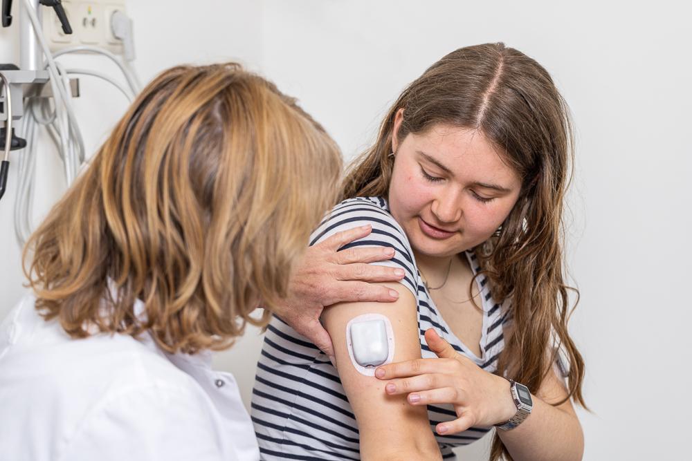 Sommige insulinepompen kun je aanbrengen op je arm. Je behandelaar kan je hier meer over vertellen.