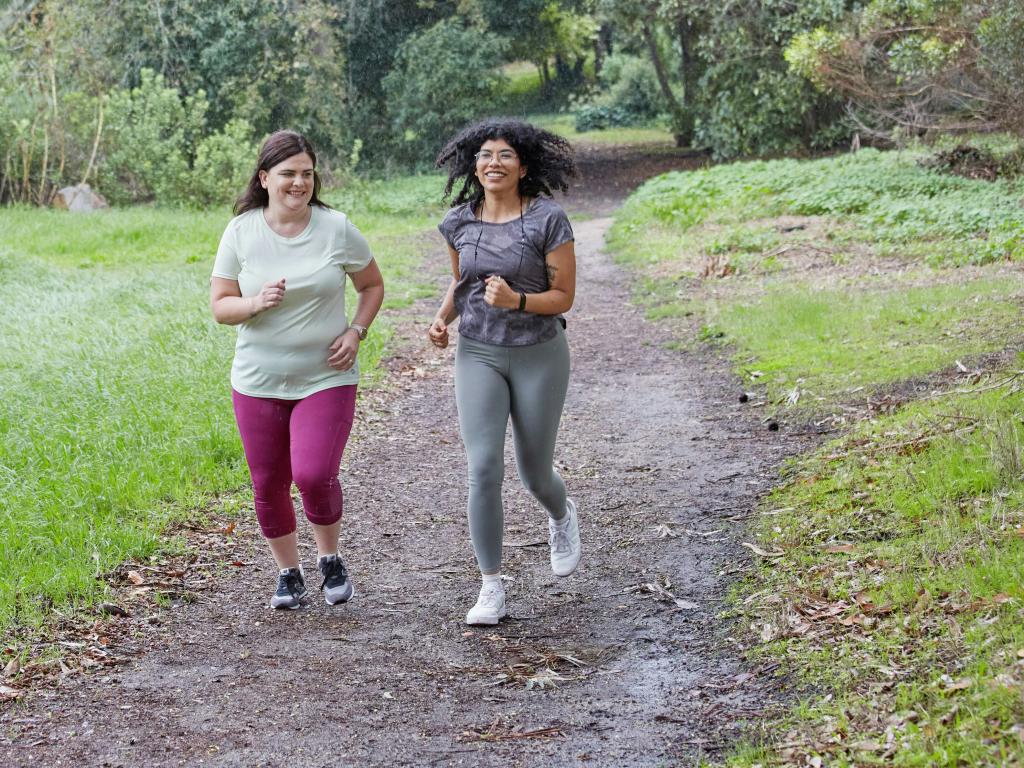 Beweging, twee vrouwen joggen