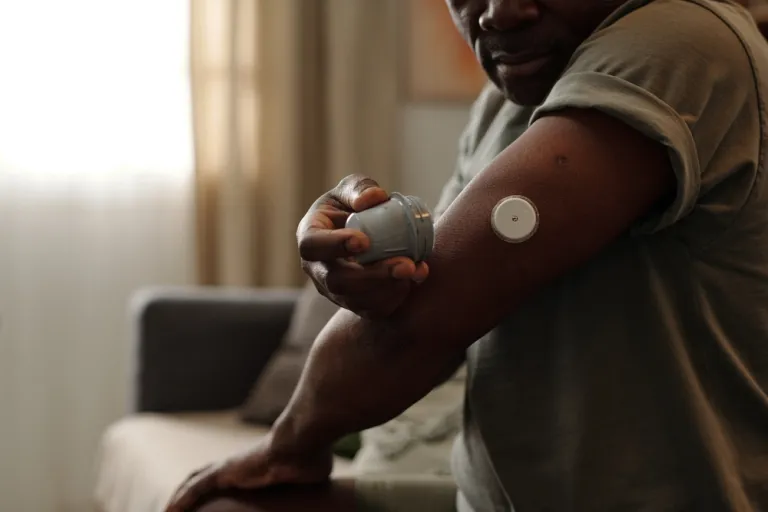 Allergische huidklachten van sensoren en pompen: grote test op stoffen