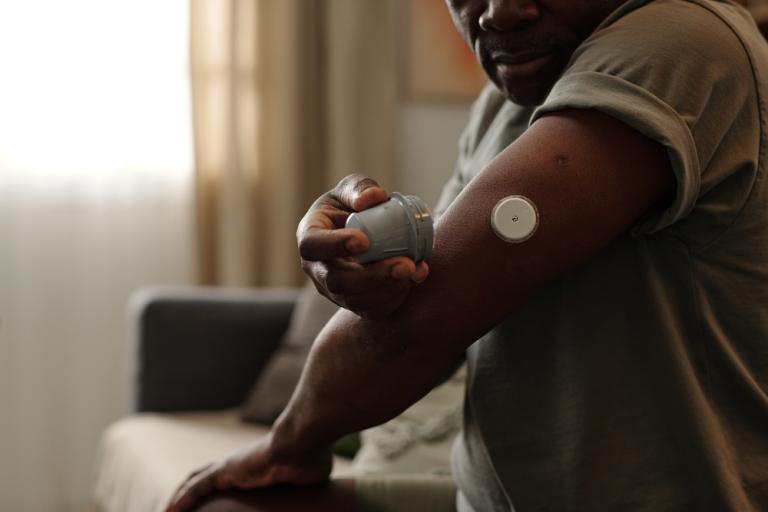 Allergische huidklachten van sensoren en pompen: grote test op stoffen